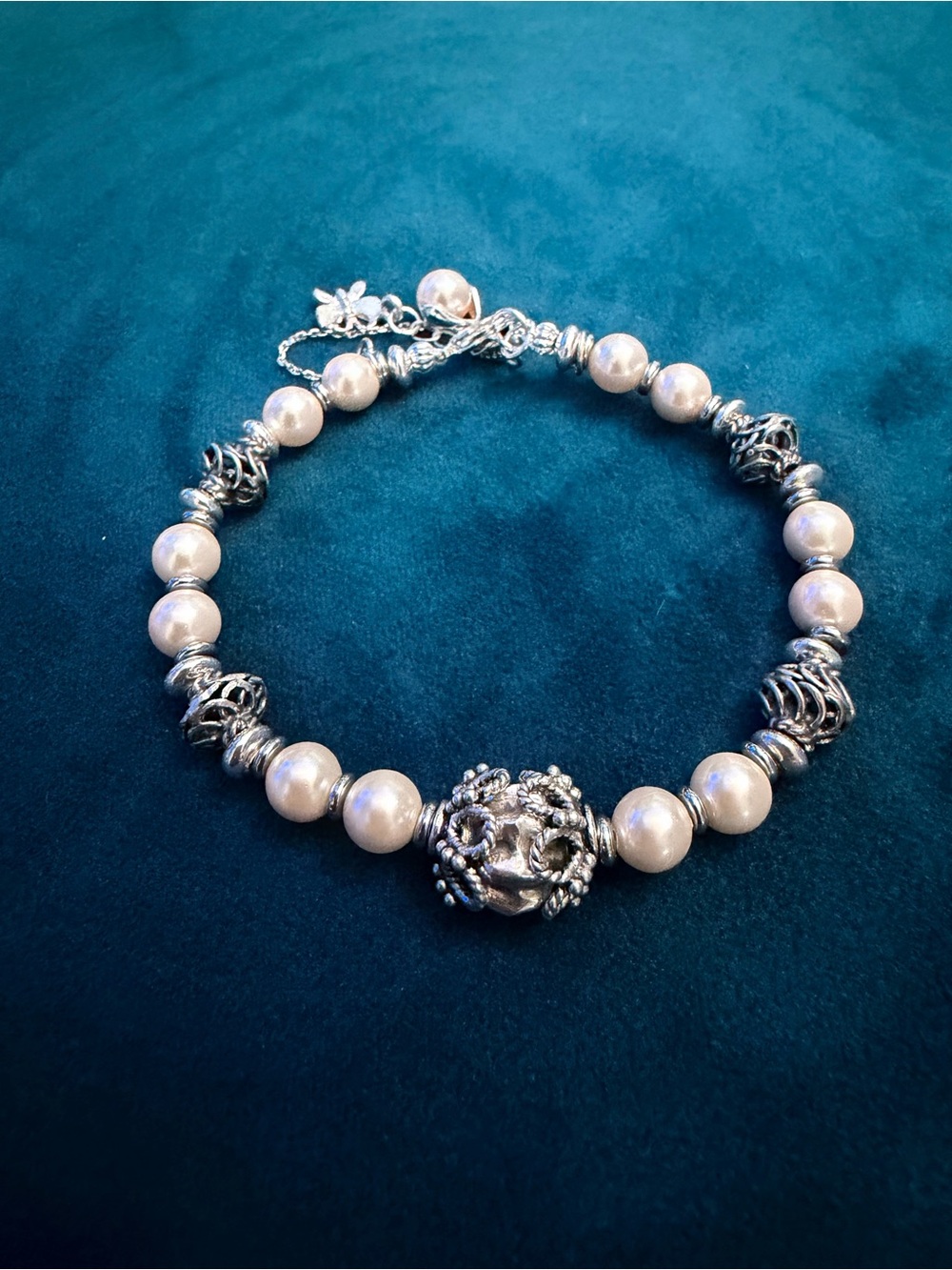 🥀Lustrous genuine cream Pearl bracelet with sterling Silver Filigree Beads🥀